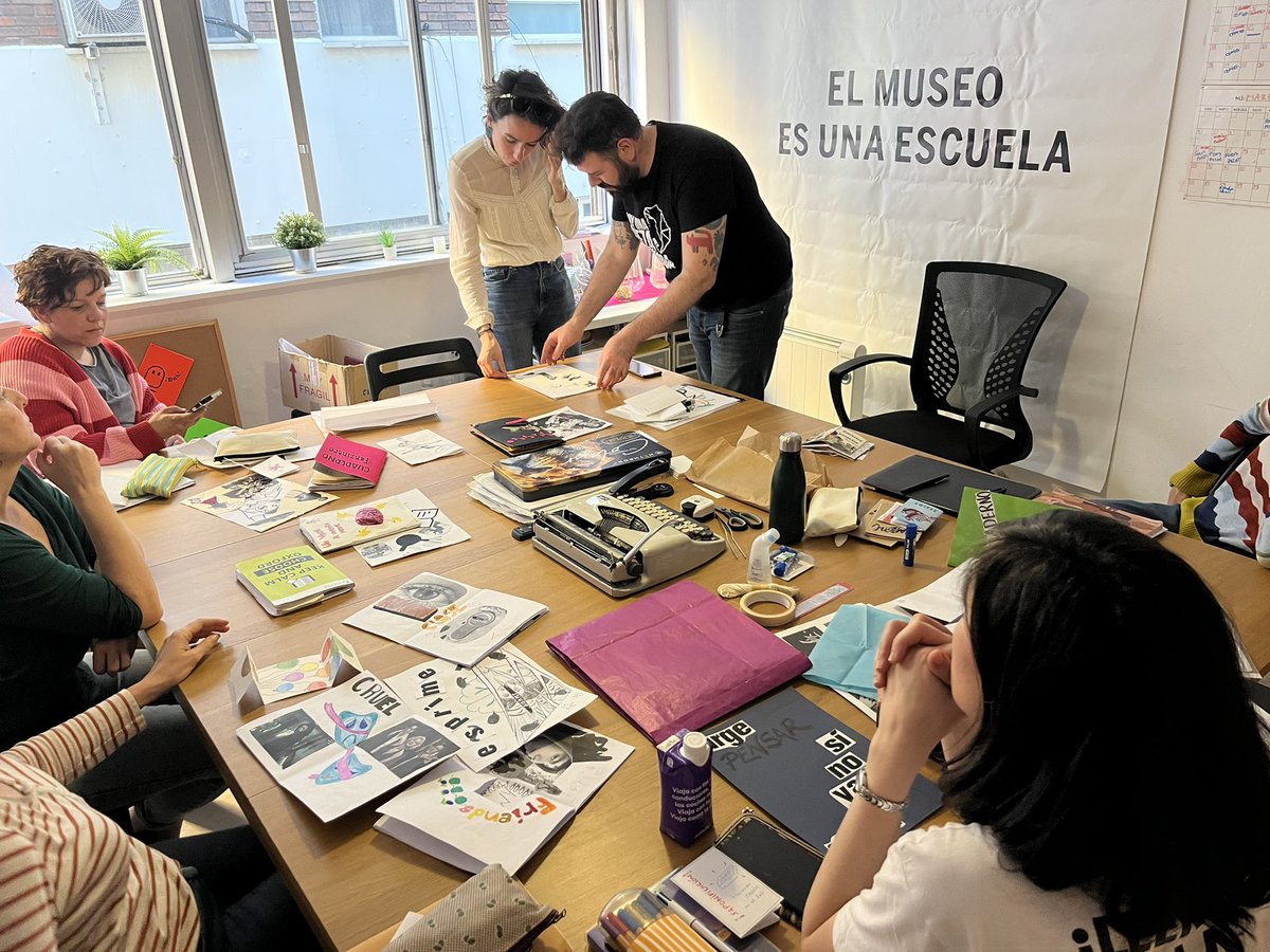 pinvisibles's tweet image. #PLANEA Ayer culminamos FANZINÉTICA, proyecto coordinado junto a @redplanea y guiado por Pedro Toro, del colectivo HUL.

En este proyecto, se brindó a docentes de centros educativos públicos de Madrid, posibilidades del #fanzine para su aplicación en las aulas. 

#Arte #Educación