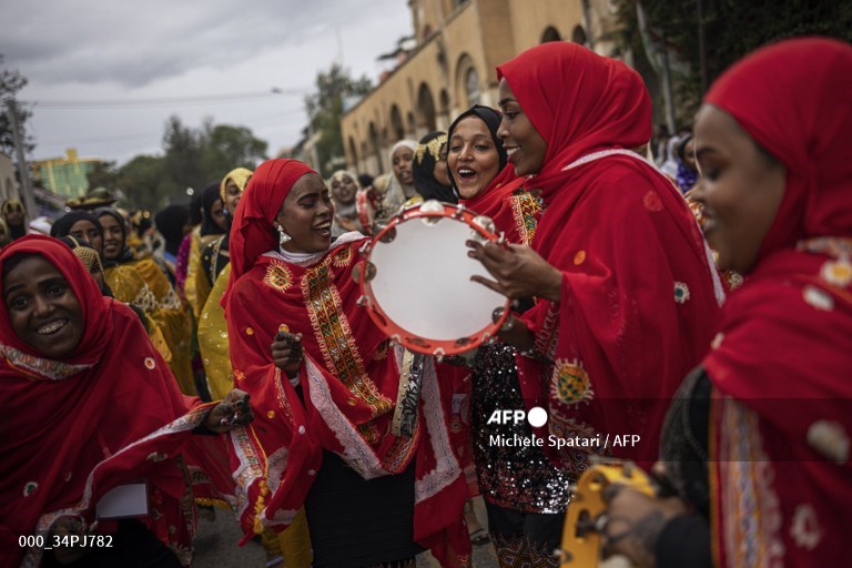 AFPphoto's tweet photo. #Ethiopia - Celebrations for the Shuwalid festival in Harar. 
📷@Michele_Spatari  #AFP https://t.co/J8Ex4OvJ5p