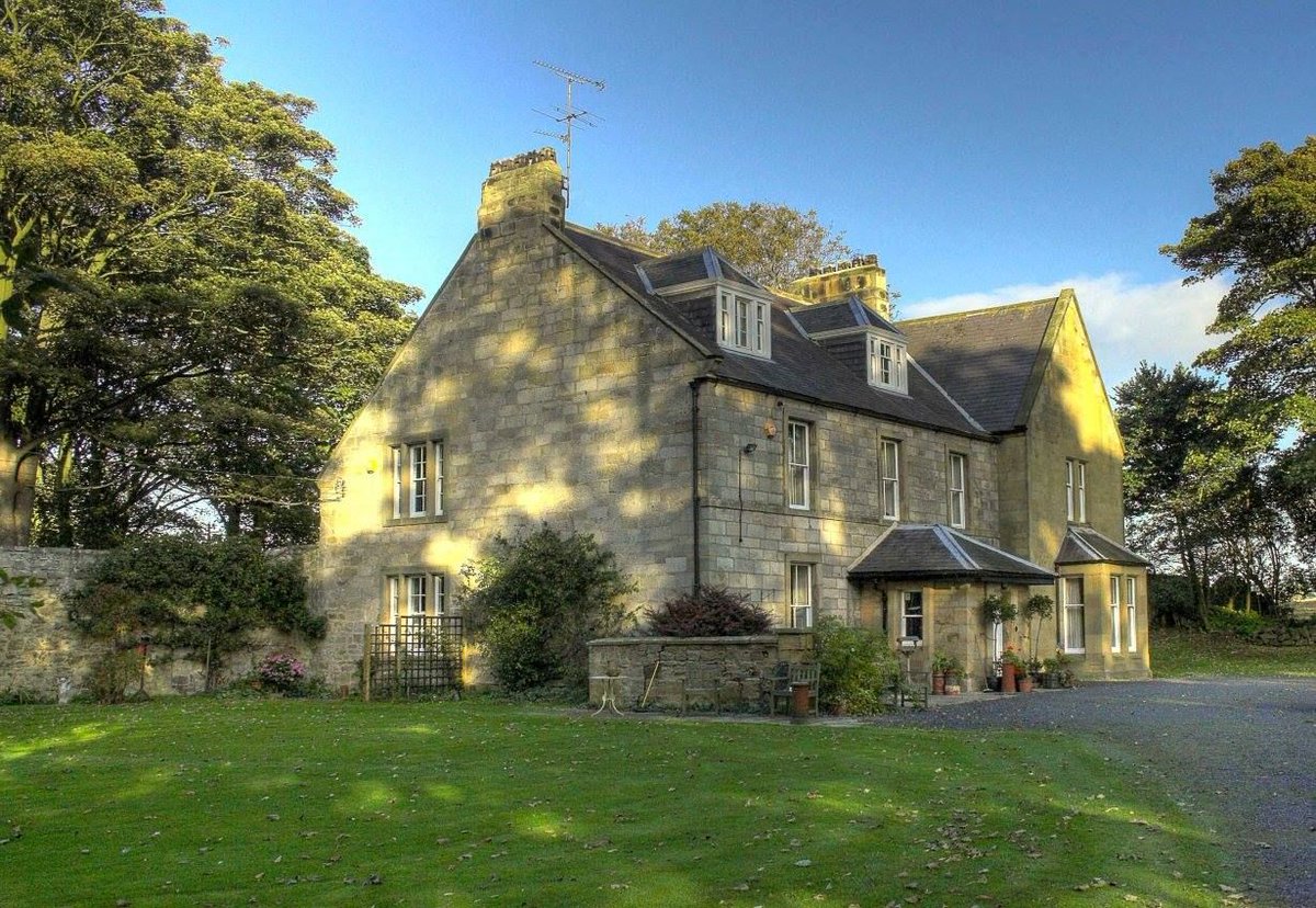 🏡 Discover a tranquil retreat at The Old Rectory Howick, offering charming bed and breakfast accommodation near Alnwick in the picturesque county of Northumberland! 🌟

🛏 Bed & Breakfast 
aroundaboutbritain.co.uk/Northumberland…

#Northumberland #BandB #TranquilRetreat #CoastalEscape #Alnwick