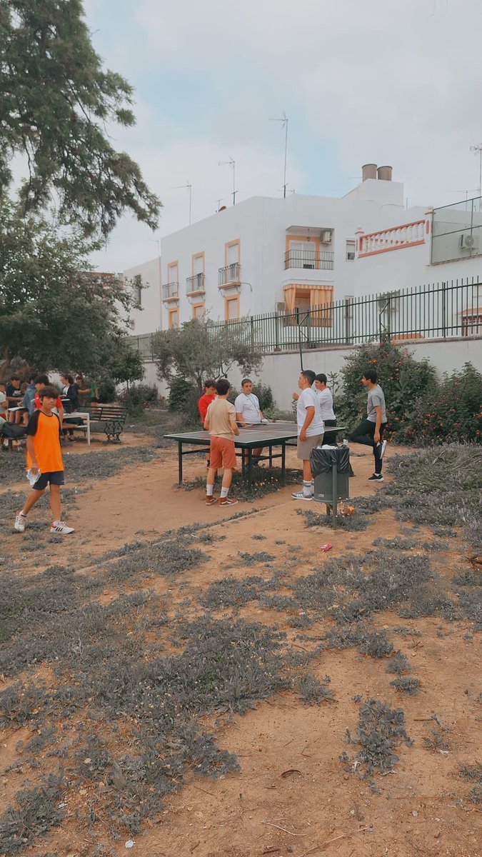 iescantillana's tweet photo. El IES Cantillana seguimos apostando por los recreos activos. En este mes se han empezado los campeonatos de baloncesto y seguimos dándole continuidad todo el curso con los partidos de ping pong. https://t.co/hKOeRg1gwy