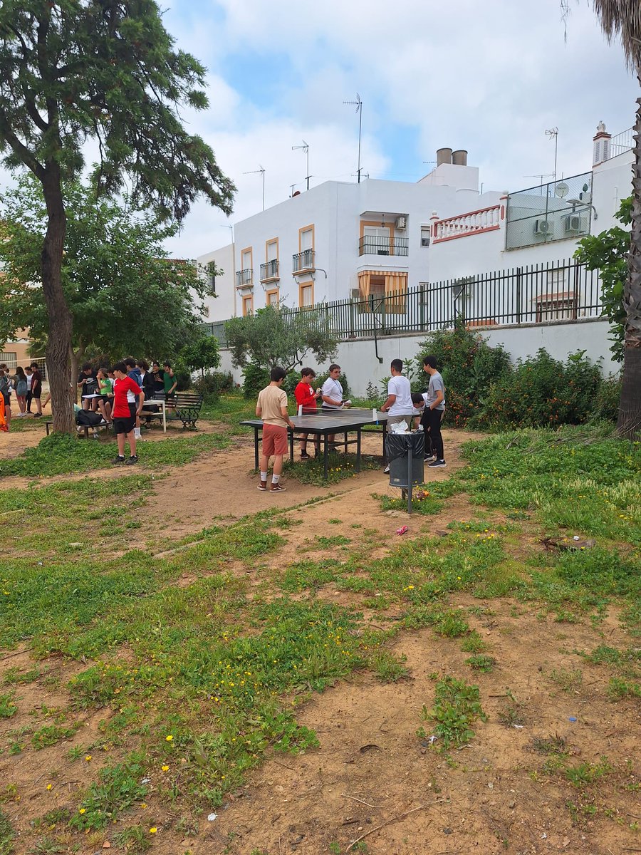 iescantillana's tweet photo. El IES Cantillana seguimos apostando por los recreos activos. En este mes se han empezado los campeonatos de baloncesto y seguimos dándole continuidad todo el curso con los partidos de ping pong. https://t.co/hKOeRg1gwy