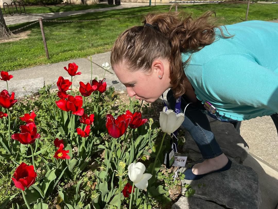 hatchdw's tweet photo. These folks at @USPlayCoalition understood the assignment: #KohlsHealthyatHome #naturebingo #rainbowwalk selfie challenge. @HealthierGen https://t.co/a8aU2Wowi2 https://t.co/tvtnBR2ZTI