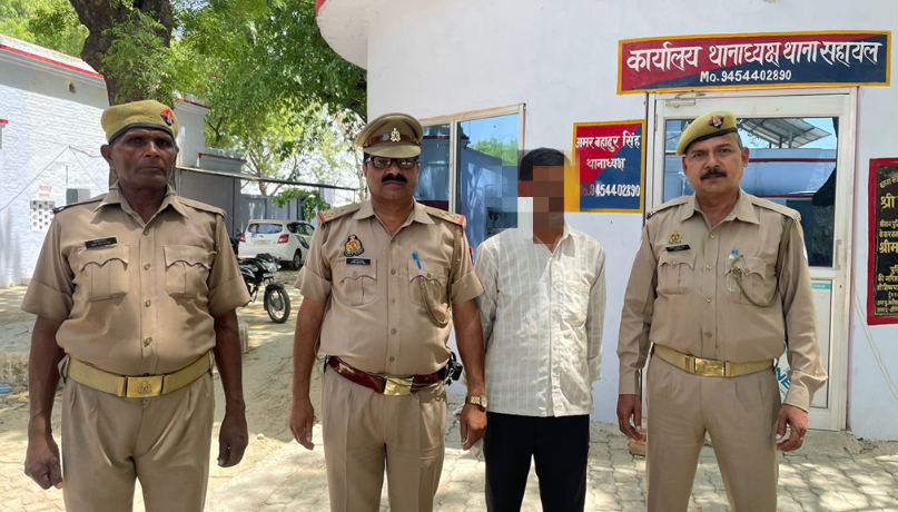 #auraiyapolice 
#Goodwork  
पुलिस अधीक्षक औरैया @ipsCharuNigam के कुशल निर्देशन में थाना सहायल पुलिस द्वारा वांछित/वारंटियों के विरूद्ध चलाये जा रहे अभियान के क्रम में 01 वारंटी  अभियुक्त  को गिरफ्तार करने में सफलता प्राप्त की।