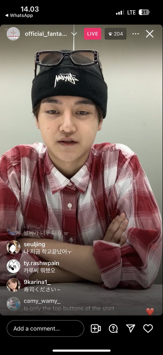 anaknya live pas bgt lg pulang kuliahh, dinotis sekali lg🥹

“karu-ssi abis rekaman”