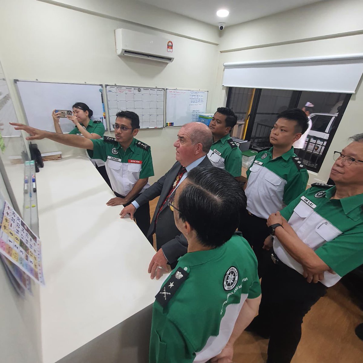 Mark Compton tweet media