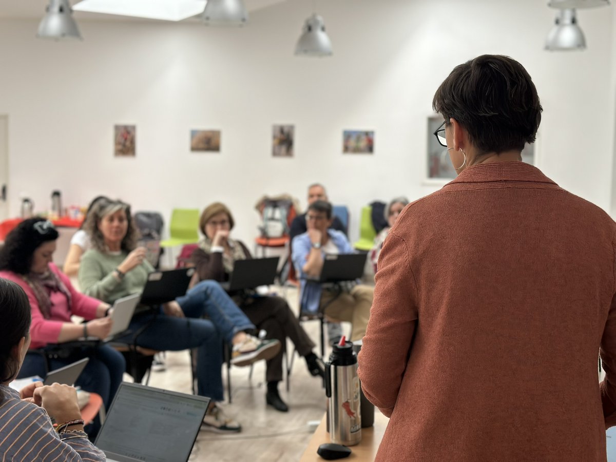 migrantes_sj's tweet photo. 💚🔁Hoy celebramos en #Madrid una reunión interna del equipo de proyectos de las entidades de la #redSJM.  Avanzando en la estrategia y seguimiento de proyectos conjuntos para seguir respondiendo a los desafíos del acompañamiento a las personas #migrantes. https://t.co/OsmUuVnrJQ