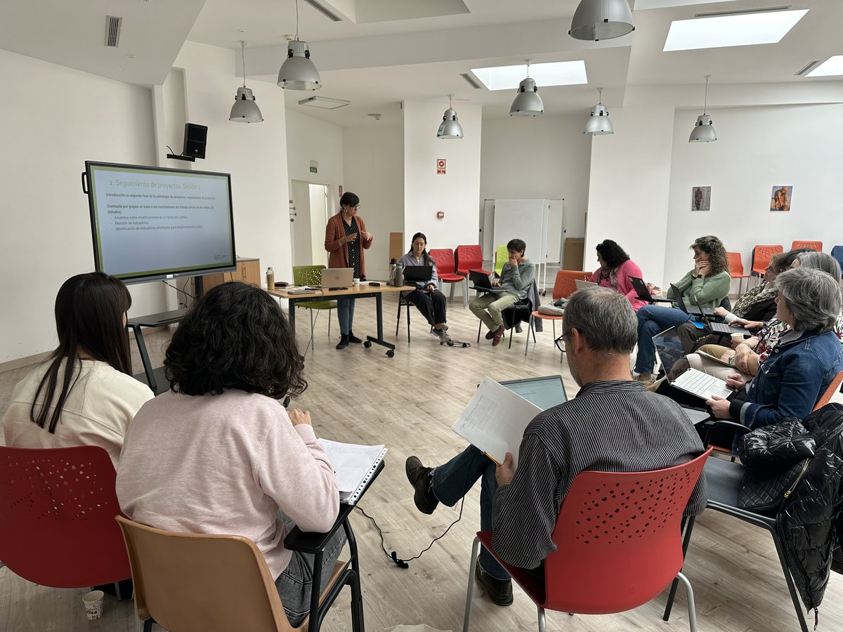 migrantes_sj's tweet photo. 💚🔁Hoy celebramos en #Madrid una reunión interna del equipo de proyectos de las entidades de la #redSJM.  Avanzando en la estrategia y seguimiento de proyectos conjuntos para seguir respondiendo a los desafíos del acompañamiento a las personas #migrantes. https://t.co/OsmUuVnrJQ