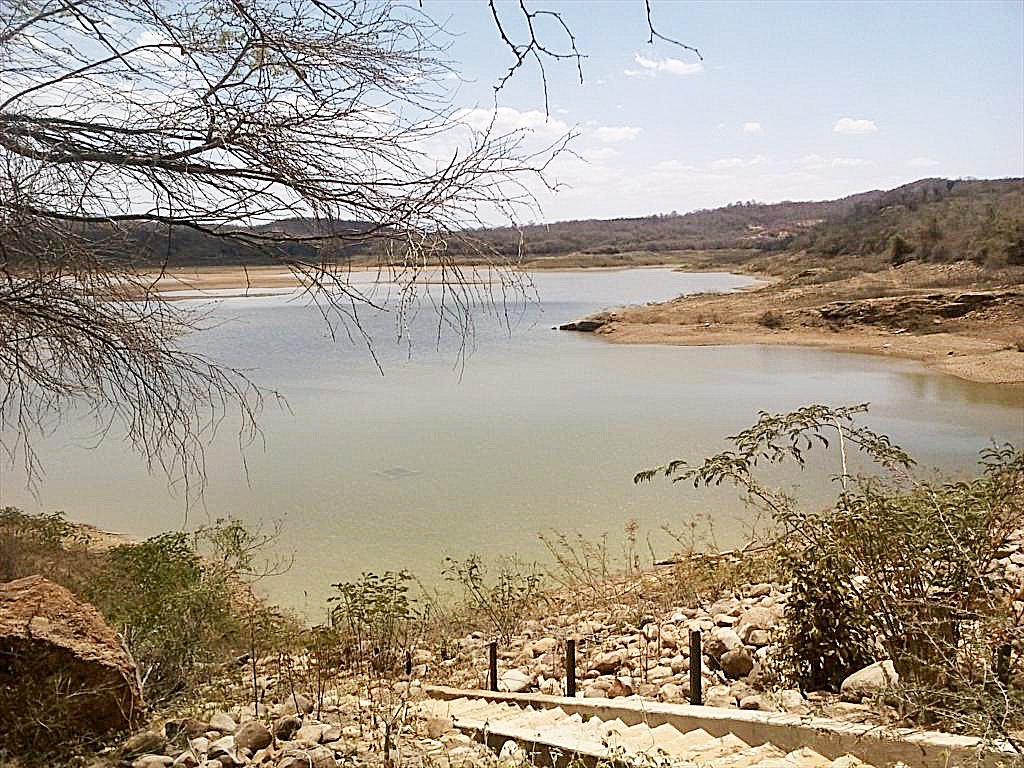 EMBALSE EL MAMITO. #Falcon. Se construyó entre 1977 y 1978, durante el primer gobierno del presidente Carlos Andrés Pérez. Abastece de agua a las poblaciones de #Dabajuro, #Capatarida, #Zazarida y también se usa para riego de siembras. #ObrasDeLaDemocracia