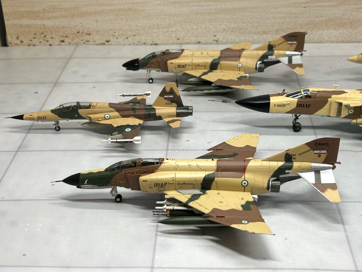 akabou_himawari's tweet photo. 🇮🇷#イラン空軍 #IslamicrepublicofiranAirForce #IRIAF #CENTURYWINGS #センチュリーウイングス #HobbyMaster #ホビーマスター
#CALIBREWINGS #カリバーウイングス
#F5F #F4E #F14A #Su24 https://t.co/Cwl09nDOHJ