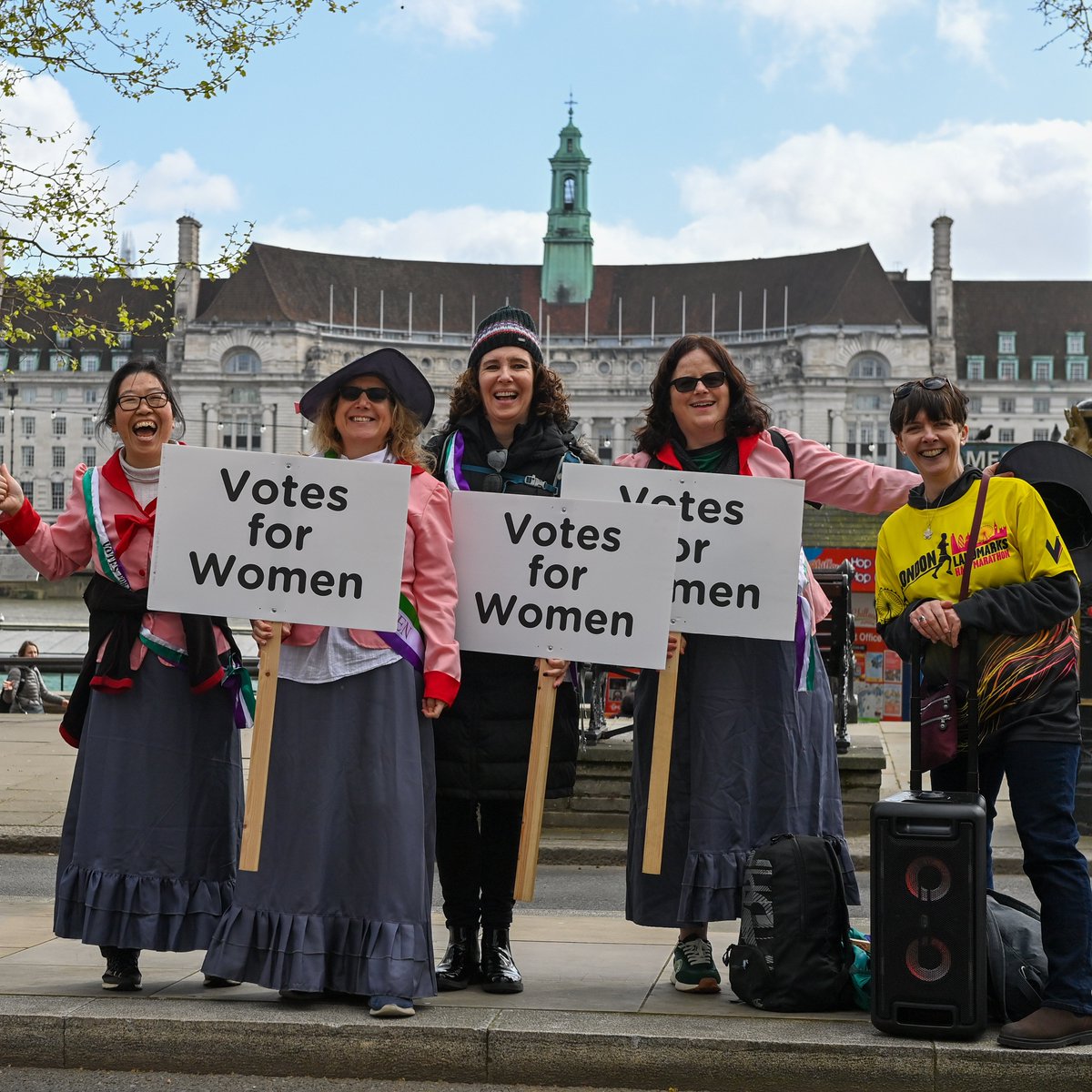 Thank you to our incredible Suffragist volunteers who brought London's rich history of activism to life! We loved their energy and enthusiasm that helped celebrate Votes for Women on the route. Did you spot them as you ran past? #LLHM2024 #SuffragistPageant #LondonHistory