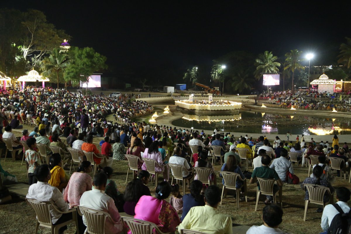 The evening at @ArtofLiving International Centre in Bengaluru was unforgettable! More than 10,000 #ViksitBharatAmbassadors, including disciples and professionals, attended. The @VBA2024 event celebrated music, meditation, and democracy. Gurudev @SriSri inspired the audience with