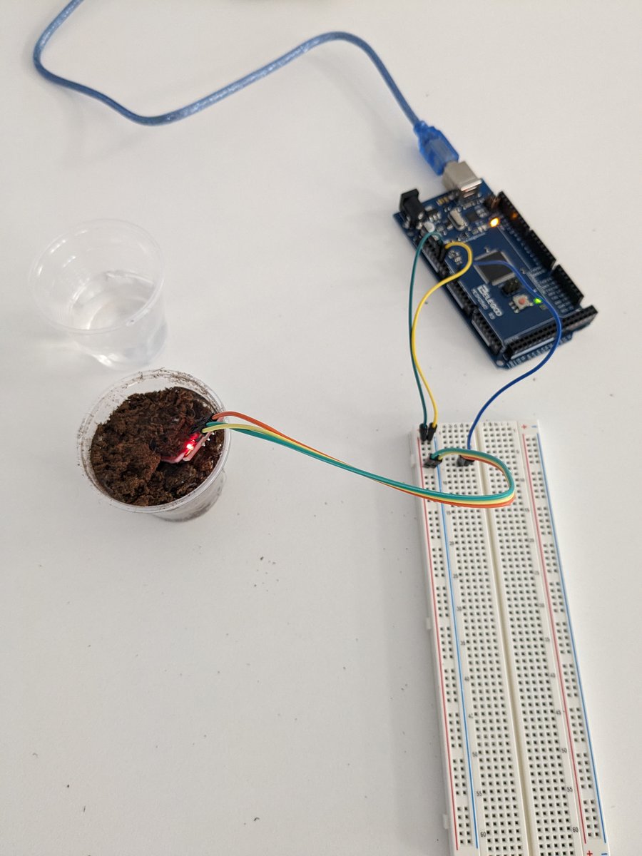 oficinaverde's tweet photo. #SEEDHOUSE🌱 Los estudiantes de 1º Bachillerato de Ciencias y Tecnología del IES Francisco Salinas han participado en diferentes actividades para conocer la tecnología IoT y el semillero inteligente que tenemos instalado en Peñuelas. Más info del proyecto👇https://t.co/tz503hYsiZ https://t.co/Ox78WTTGdW
