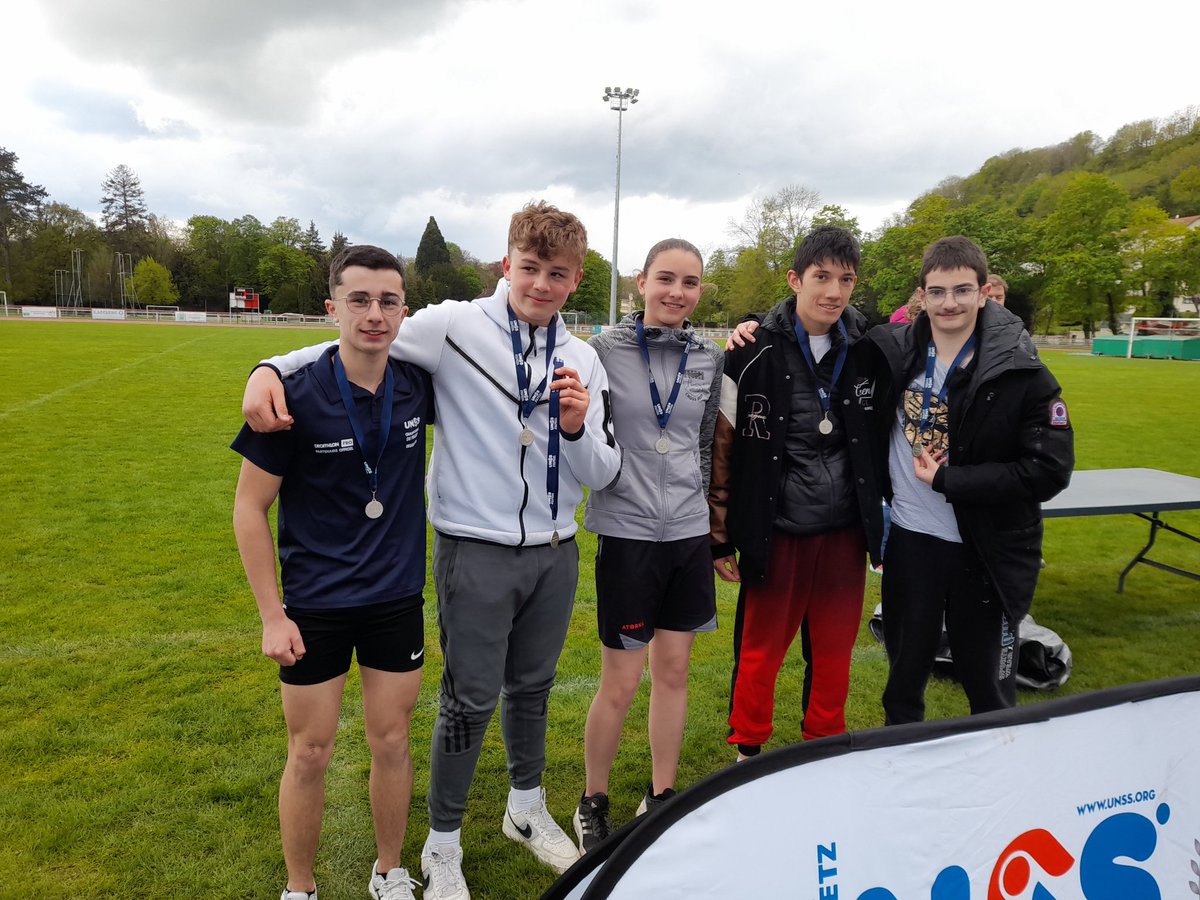 #UNSS. Nos collégiens toujours dans la performance : championnat de Meuse d'athlétisme, nos benjamins en bronze et les minimes en argent. 
Bravo !!! 👍 👏👏