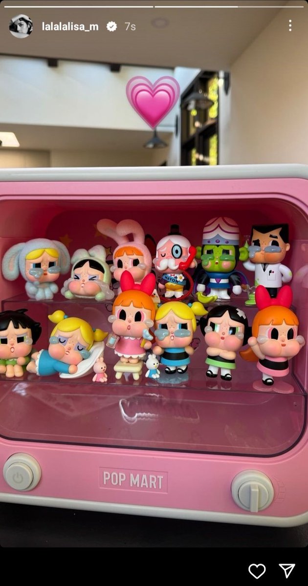elprimeramor_tl's tweet photo. They love toys 🍓🍓
#LISA #TAEHYUNG #taelice #taelisa #VLisa #BLINK #ARMY #BLACKPINK #BTS https://t.co/ozCkOAwyWi