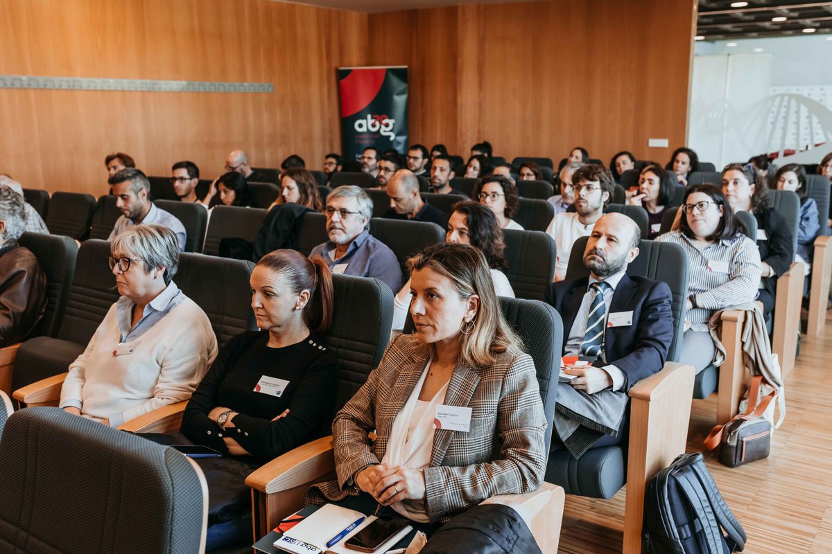 ABG_Ip's tweet photo. Aforo completo hoy en nuestro #IPPerspectives Galicia IV que coorganizamos con el Área de Valorización, Transferencia y Emprendimiento de la @UniversidadeUSC. En esta edición contamos, además, con la participación de @axenciaGAIN ¡Fantástica jornada! https://t.co/y69sof0sUL
