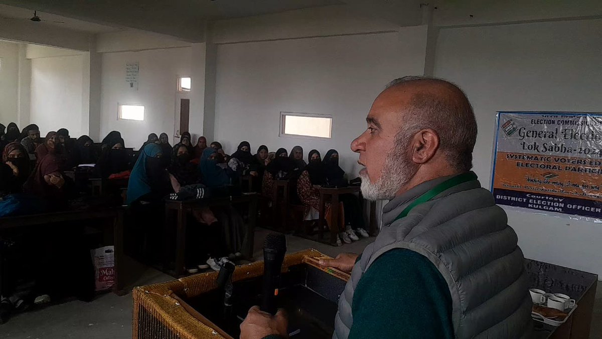 #SVEEP team Kulgam conducted a voter awareness Programme at South Kash Paramedical Institute #Kulgam, Let's ensure every voice resonates in the elections! #ElectionAwareness @ceo_UTJK @ECISVEEP @diprjk @AtharAamirKhan @ddnewsSrinagar'