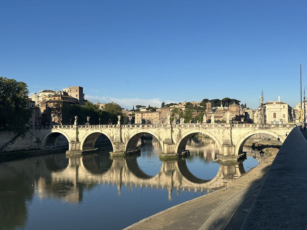 AusAmbHolySee's tweet photo. A chilly but beautiful Rome on my run early this morning. #goodforthemind #MentalHealthMatters https://t.co/UpDVljI0d6