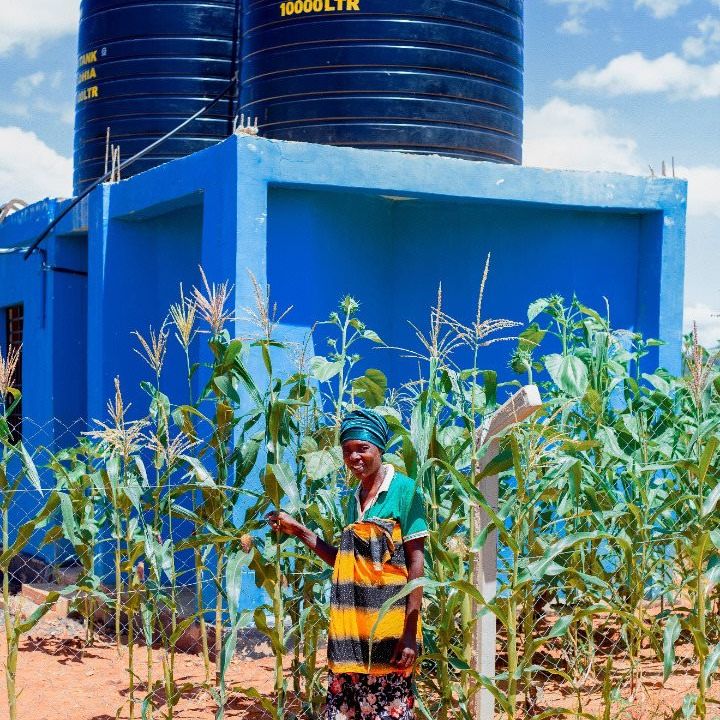 🚰 Fetching and carrying water has consumed an increasing number of back-breaking hours from Joyce Stephano’s week as climate change puts pressure on limited water resources in #Tanzania. 🇹🇿 Read her full story: uncdf.link/8b37a0