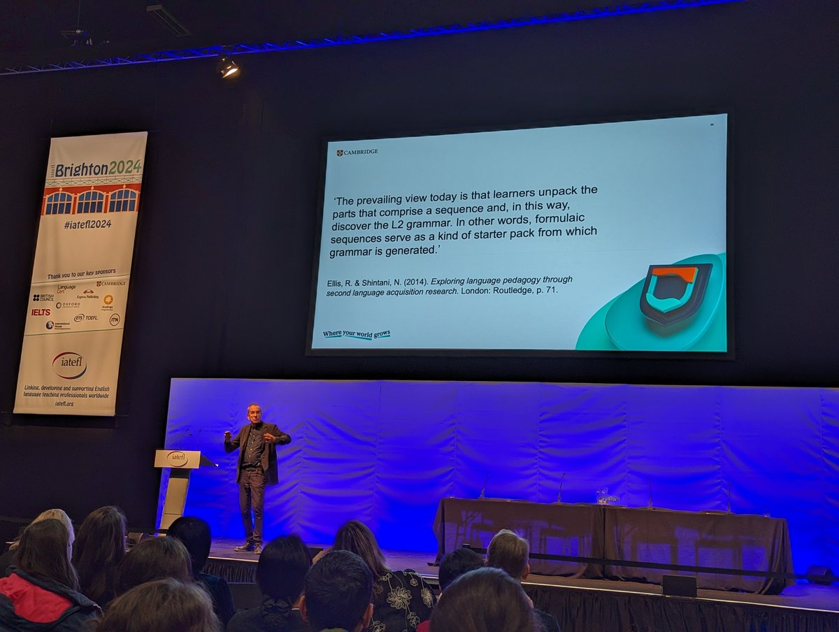leoselivan's tweet photo. And here @thornburyscott ("all chunks and no pineapple", remember?) is lending support to the #lexicalapproach #IATEFL2024 https://t.co/VgYrh2vGNt