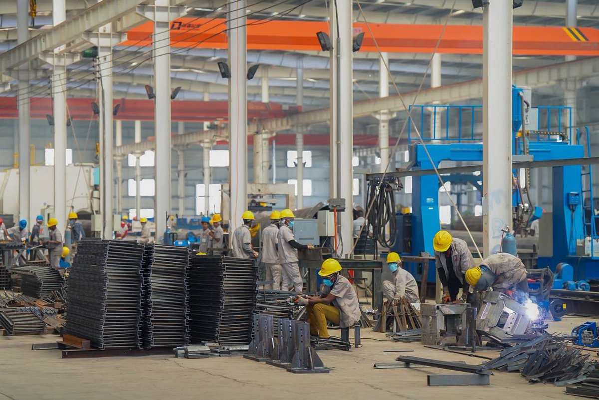 AbiyAhmedAli's tweet photo. Boosting metal production is integral to our industrial development policy. With foreign direct investments, we're advancing local manufacturing of top-notch high-tension cables and electric towers, catering to the telecom and electricity sectors. Also pleased to see the production of vehicles and components. It's also encouraging to witness the local production of vehicles and their components.