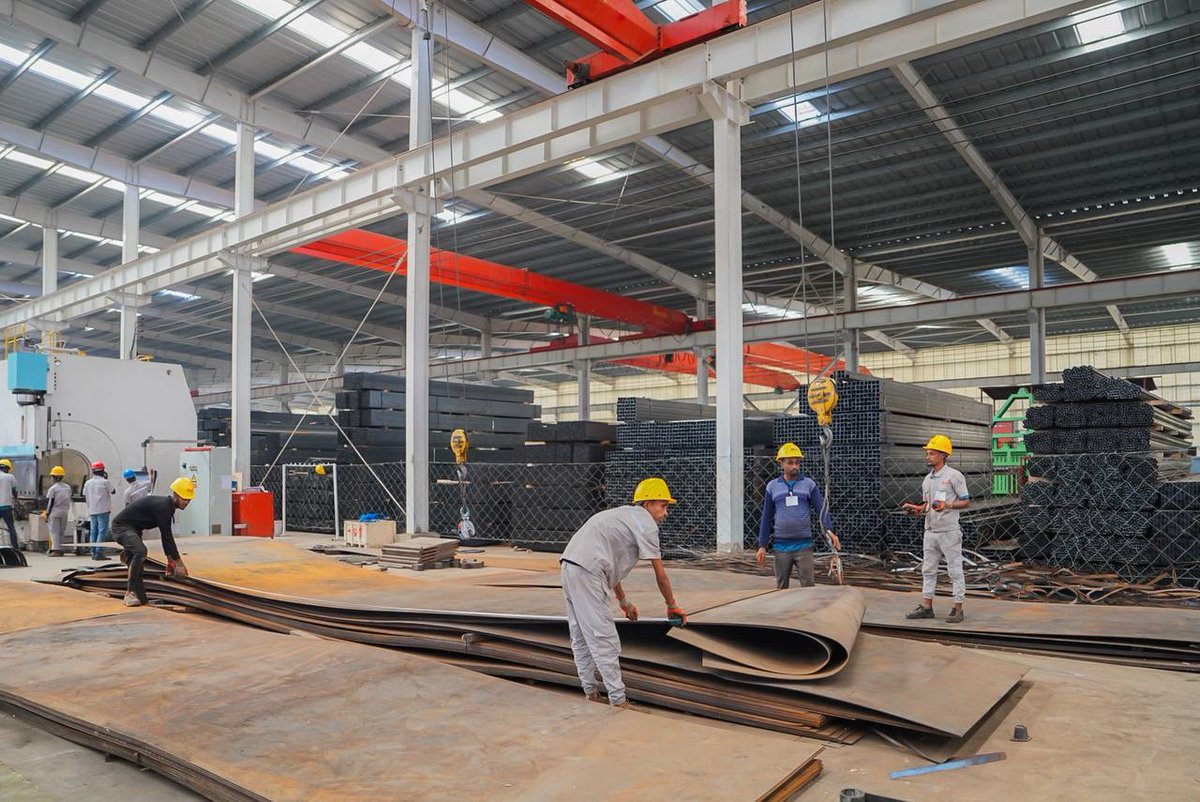 AbiyAhmedAli's tweet photo. Boosting metal production is integral to our industrial development policy. With foreign direct investments, we're advancing local manufacturing of top-notch high-tension cables and electric towers, catering to the telecom and electricity sectors. Also pleased to see the production of vehicles and components. It's also encouraging to witness the local production of vehicles and their components.