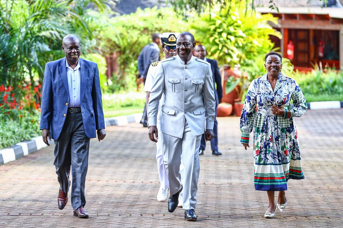 Deputy President @rigathi Gachagua recieving President William Ruto and First Lady Rachel Ruto at Sagana State Lodge, Nyeri County. They are presently attending the Drama and Film State Concert being held there.