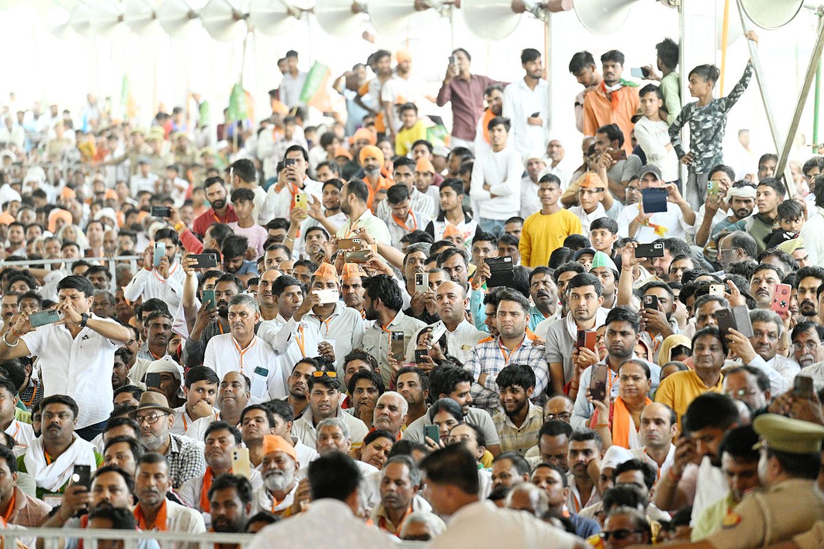myogiadityanath's tweet photo. आज गौतमबुद्ध नगर लोक सभा क्षेत्र की जनसभा में लोगों के उत्साह ने अभिभूत कर दिया।

इस अविस्मरणीय स्नेह के लिए गौतमबुद्ध नगर वासियों का हार्दिक आभार! https://t.co/cLGa4J0SaD