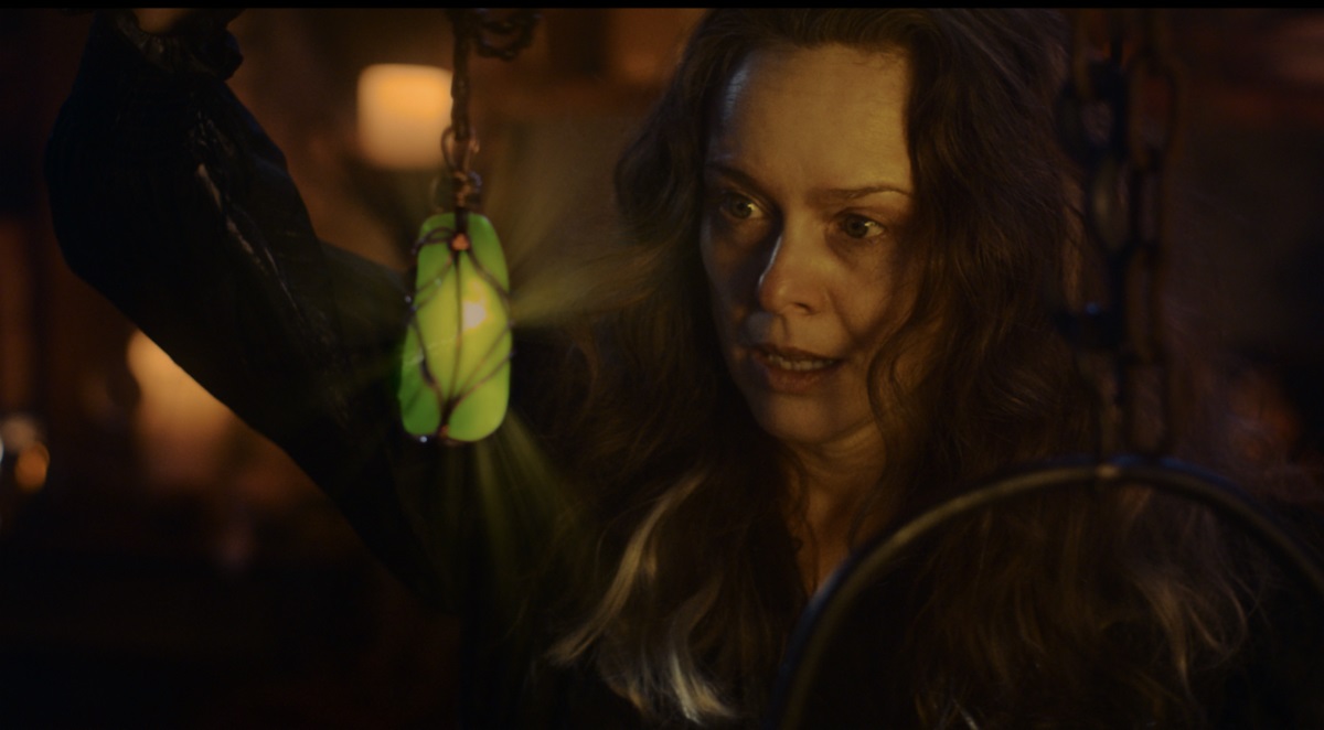 Tami Stronach, the Childlike Empress in The NeverEnding Story, returns for Man and Witch: The Dance of a Thousand Steps. Trailer and details here bit.ly/3W4wbSx

#ManandWitch #TamiStronach #film #fantasy #TheNeverendingStory #GregSteinbruner #SeanAstin #ChristopherLloyd