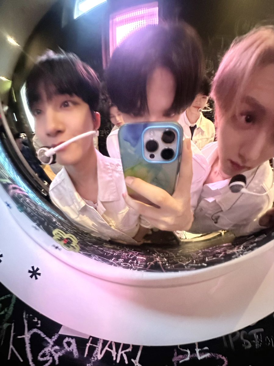 by_EPEX's tweet photo. [#제프]

펫캠 시점🐱🐱🐱🐱

#EPEX #이펙스 #JEFF #제프 #젶프프 #형아들이랑 https://t.co/TwOsSTuJzM