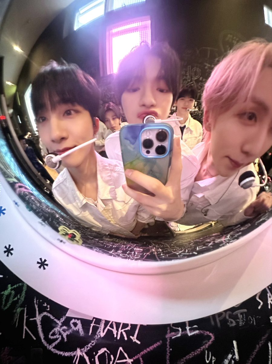 by_EPEX's tweet photo. [#제프]

펫캠 시점🐱🐱🐱🐱

#EPEX #이펙스 #JEFF #제프 #젶프프 #형아들이랑 https://t.co/TwOsSTuJzM