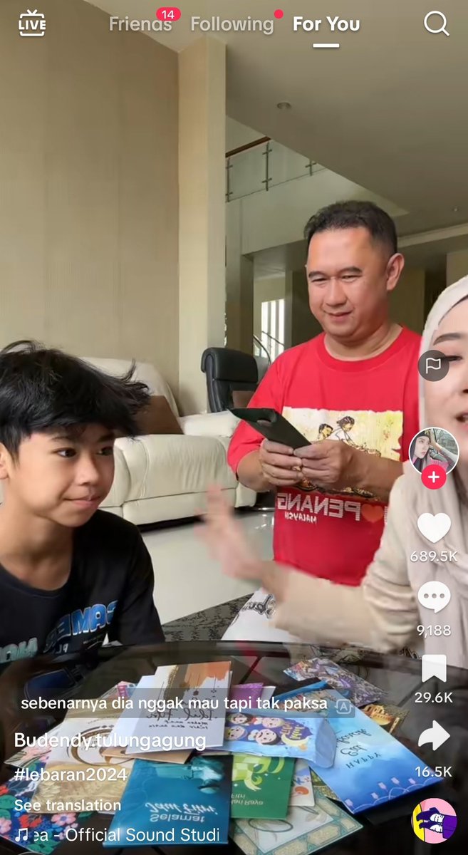 Buka angpau lebaran, Kaget banget liat isinya😱, netizen : dibalik thr anak yang gede, ada ortu yang ngasih gede juga ke anak saudaranya🤣😭