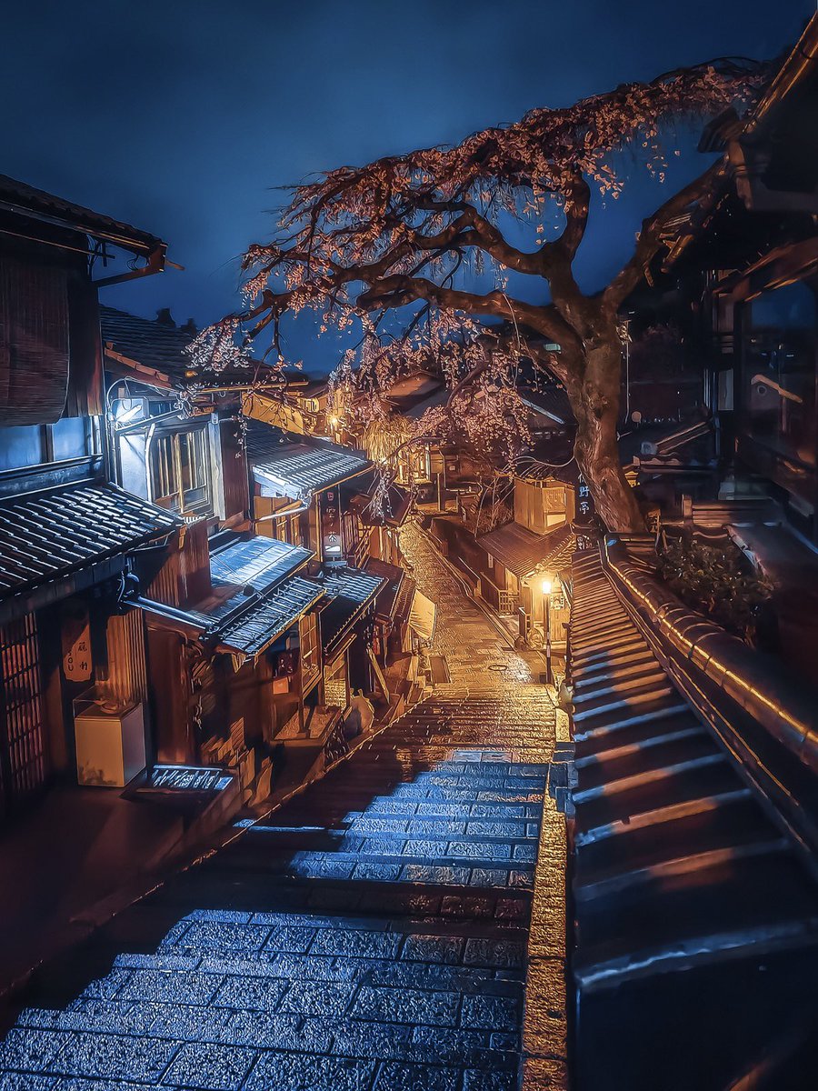 Cherry blossom at Sannenzaka, Kyoto
📸HONOR Magic5 Pro
.
<a href="/Snapdragon/">Snapdragon</a> <a href="/Honorglobal/">HONOR</a> 
#HONORMagicMoments #ShotOnSnapdragon #SpringInBloom