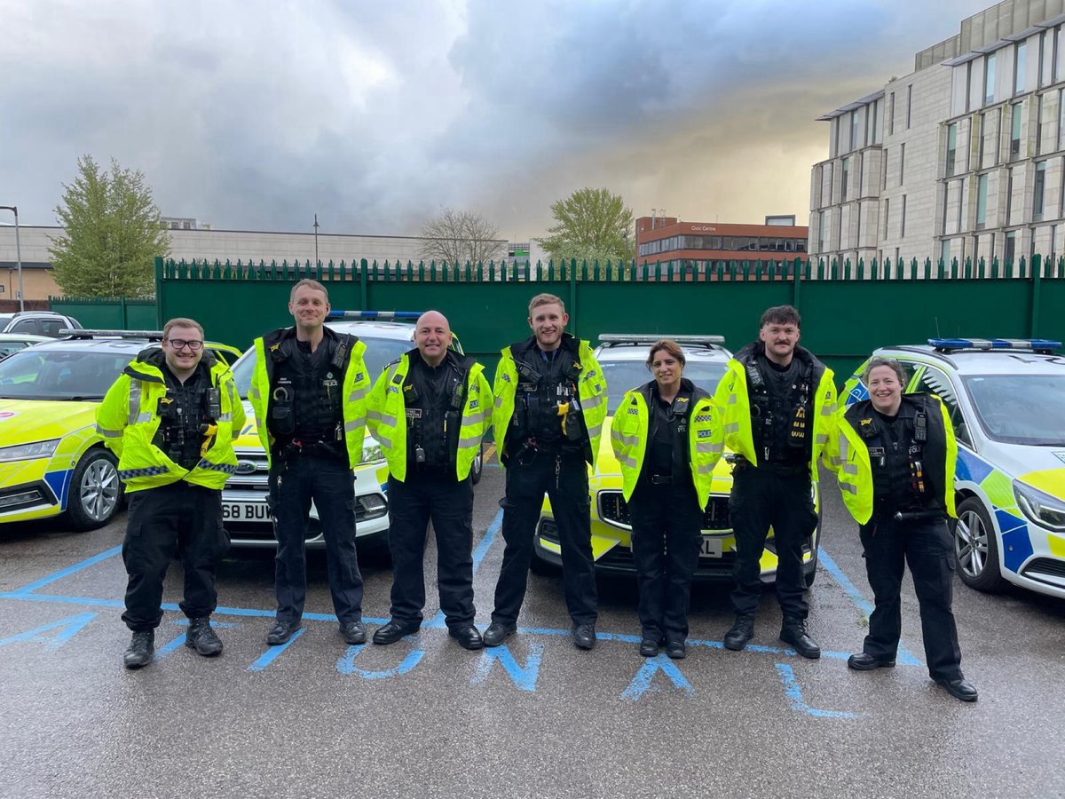 5 SC’s from @PoliceStafford assisted response officers on Wednesday evening conducting a Traffic Operation targeting motorists ignoring the U turn signs on A34, Redhill Stafford. This follows numerous near misses and RTC’s at the location. 13 drivers reported in just 90 minutes.