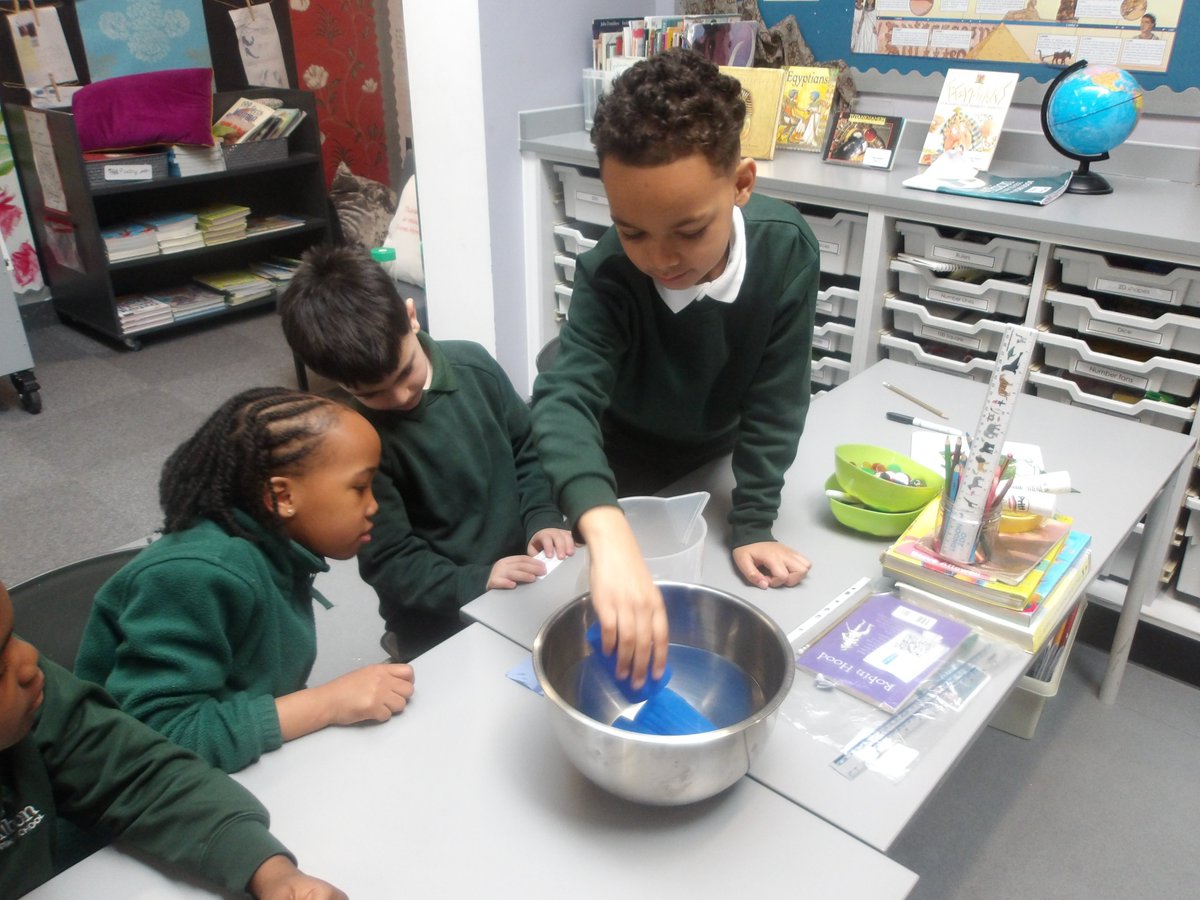 AlbionPrimary's tweet photo. Children in Year 3 have kick-started off their math lessons this week with looking at measuring capacity. The children used a range of equipment to measure the capacity of different size containers and used the correct units of measurements to record their findings. 
#APSmath https://t.co/L3jMAgAYCD