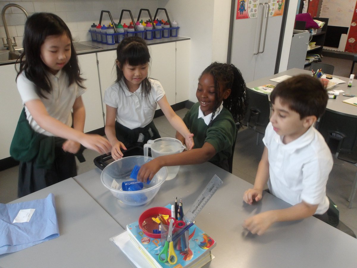 AlbionPrimary's tweet photo. Children in Year 3 have kick-started off their math lessons this week with looking at measuring capacity. The children used a range of equipment to measure the capacity of different size containers and used the correct units of measurements to record their findings. 
#APSmath https://t.co/L3jMAgAYCD