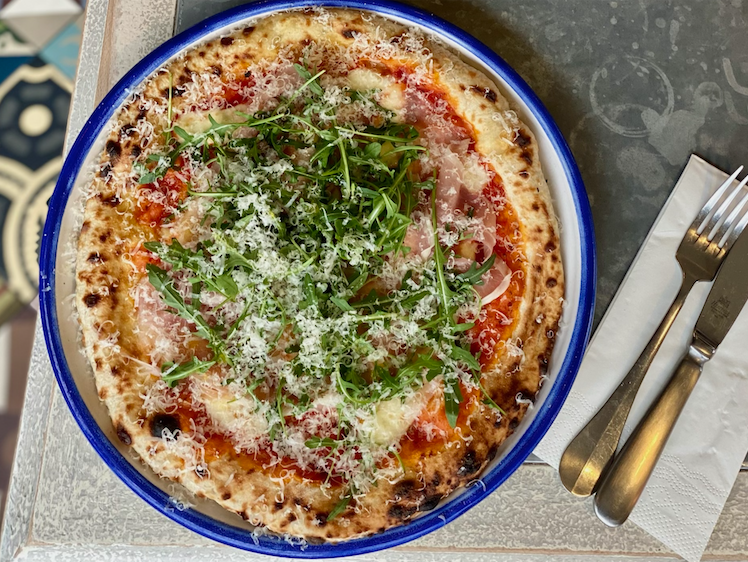 LP_TheFarm's tweet image. 🌞☀️ It's a beautiful sunny Thursday and we've got the perfect way to celebrate! Come on in and enjoy some delicious 2-4-1 pizzas with your friends or family. It's the perfect way to relax and unwind! 🍕🍕 
.
.
.
#TheFarm #Solihull #NoBull #PizzaParty #SunnyThursdays #2for1Deal