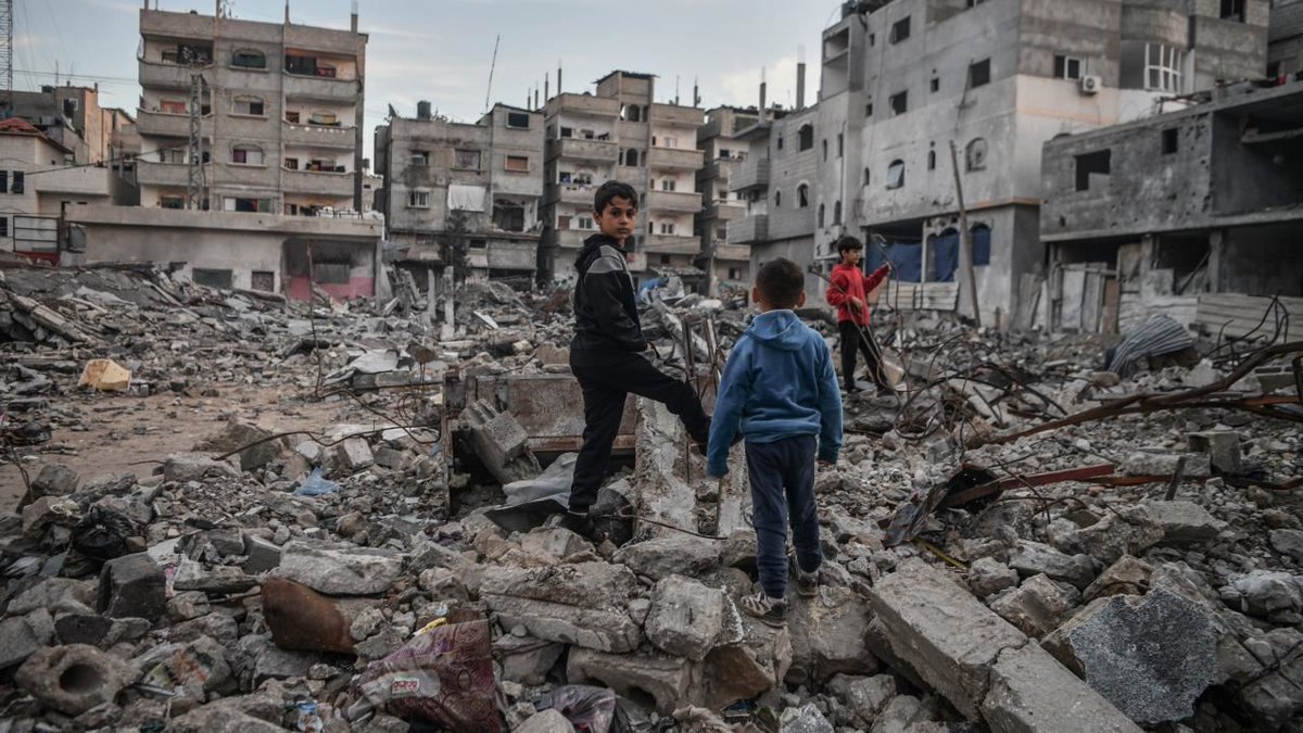 Amerika ve İsrail'den Refah'a saldırı planı Amerika ve Siyonist İsrail'in, İsrail Ordusu'nun Gazze'nin Refah kentine yönelik bir saldırı planı üzerinde anlaştığı iddia edildi. umutgazetesi43.org/arsivler/115457