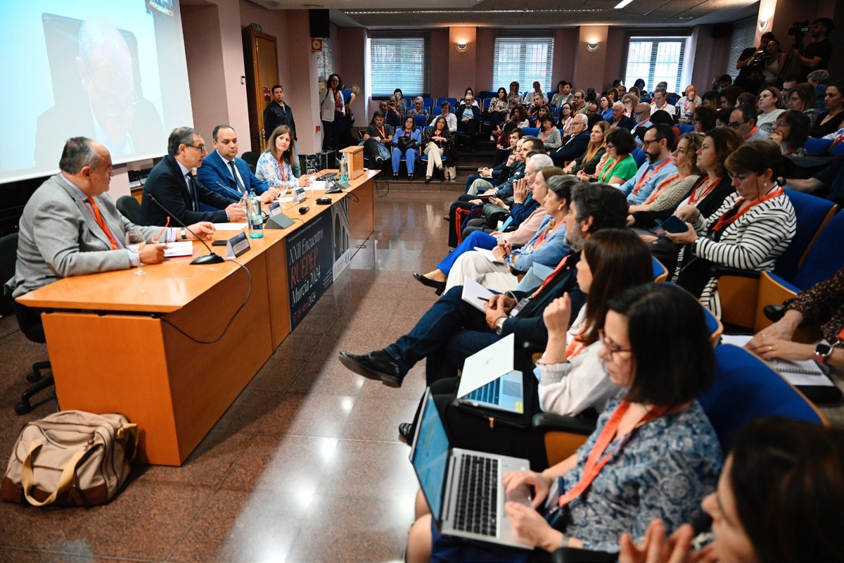 🎉 ENCUENTRO | ¡Comienza el XXII Encuentro RUEPEP #ruepep2024! Hasta el viernes se debatirá en la UMU sobre la formación permanente y el Plan Microcreds en el futuro de las universidades. 💼📚

➕ i.mtr.cool/fnetqkdumo