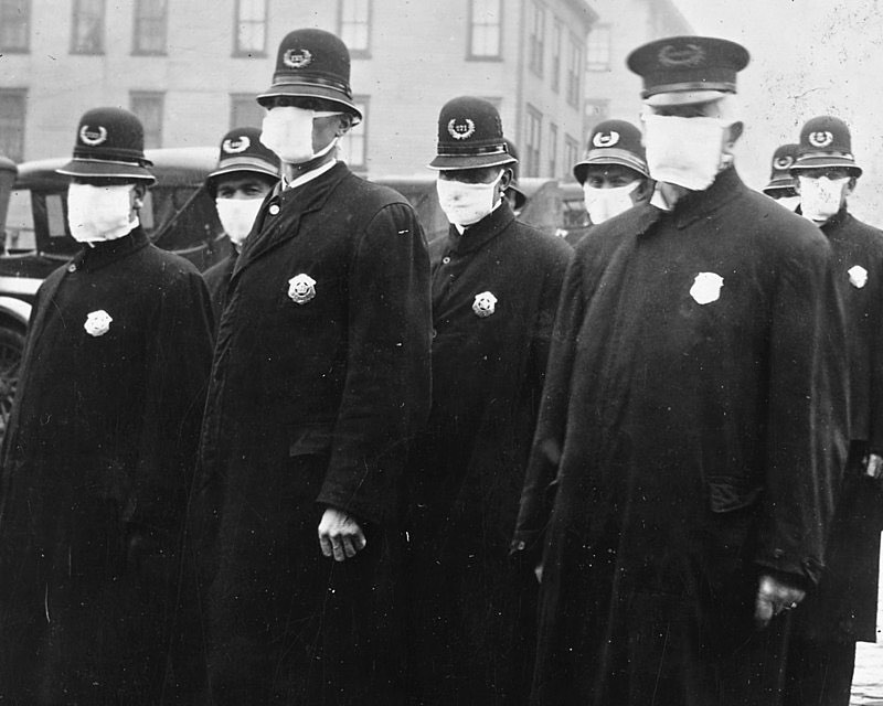 Policemen in Seattle wearing masks made by the Red Cross, during the influenza epidemic. December 1918. #historyofmedicine #histmed #pandemic #spanishflu #pastmedicalhistory
