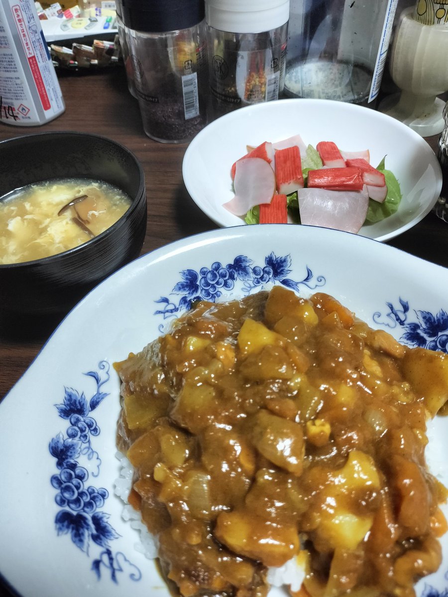 今日はカレーとスープとサラダ🍛