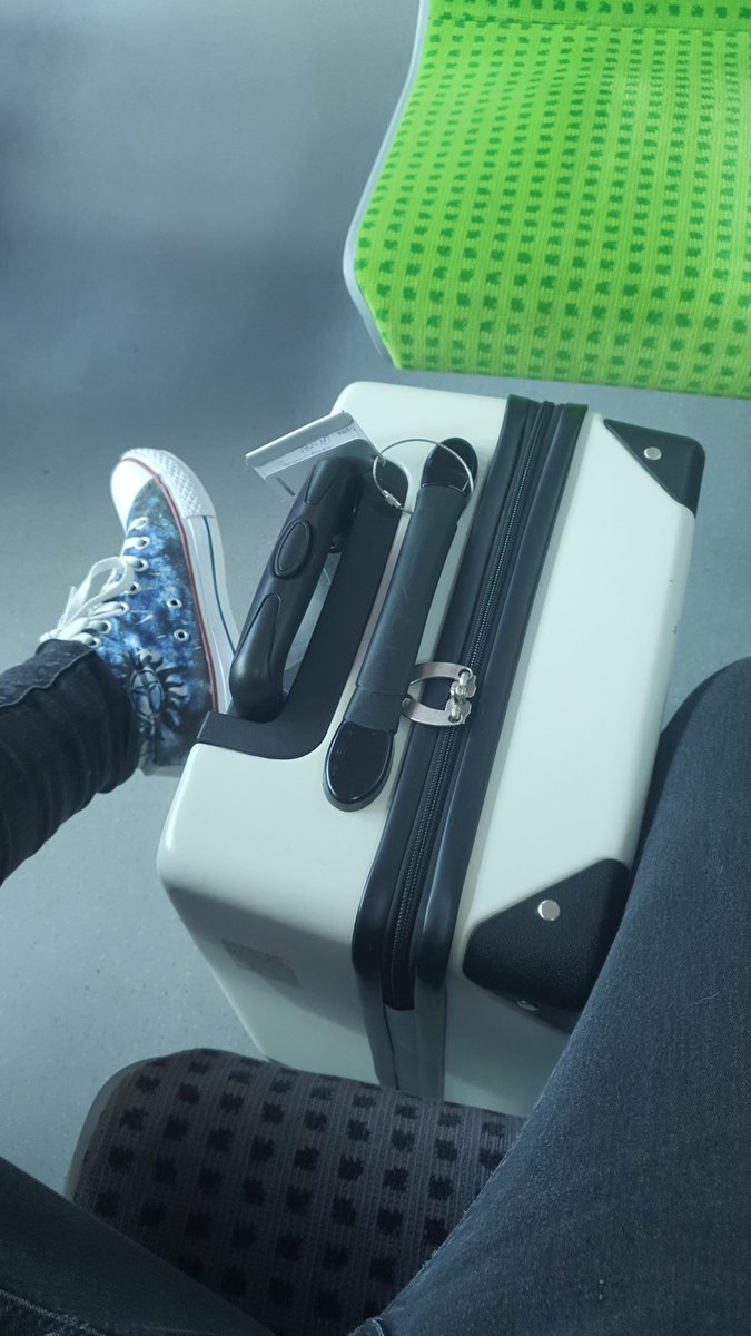 singsandyy's tweet photo. I'm going to the #JIB14 this weekend. I'm french, are there others french people ? #jusinbello #Supernatural https://t.co/zw75JHBE0v