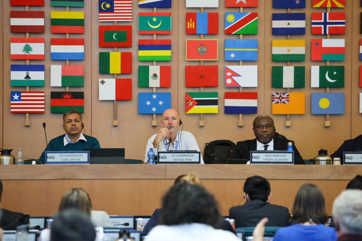 .@planttreaty delegates hold informal discussion on #DSI in the revised system, including monetary and non-monetary #benefitsharing, relationship with @UNBiodiversity #ItAllStartsWithTheSeed #FoodSecurity #biodiversity