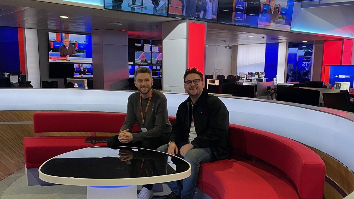 Leeds Beckett researchers have delivered workshops with @SkySportsNews as part of their Tackling Online Hate in Football project @TOHIFNow 🔗bit.ly/44kTMAN Read @dan_kilvington's blog to find out more about how their research is creating impact. #journalism