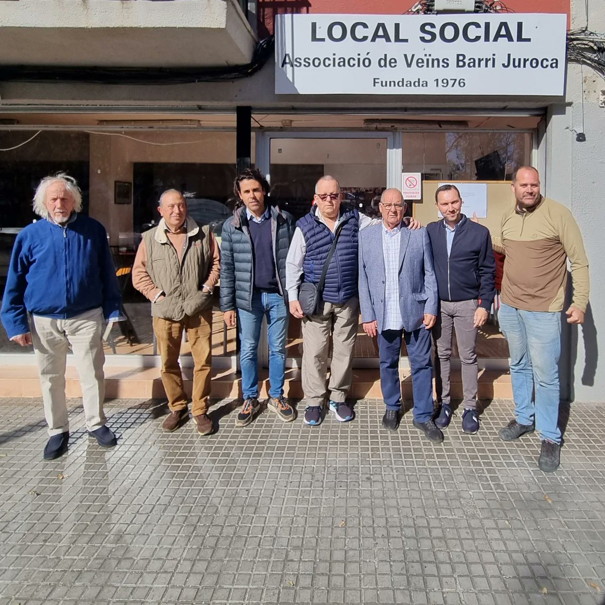 Ara_Reus's tweet photo. 🤝🏻 Ens reunim amb l'AV Barri Juroca per conèixer el dia a dia i aportar solucions als problemes existents. 

👉🏻 El benestar dels veïns és primordial, és per això, que recollim totes les incidències i inquietuds per fer una ciutat millor.

#FemReus #BarriJuroca #AraReus https://t.co/pyuN7i8xjn