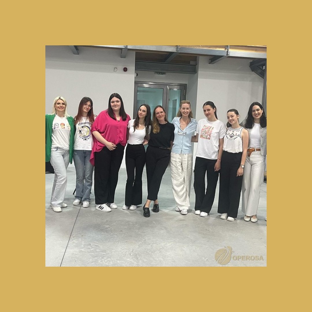 Pogledajte kako je izgledao majstorski kurs sa našom Katherine Hataaja-om i Teom Đorđević.

Učesnici majstorskog kursa pohađaju muzičke škole iz Podgorice, Nikšića i Kotora. Zahvaljujemo se prof. solo pjevanja na saradnji.