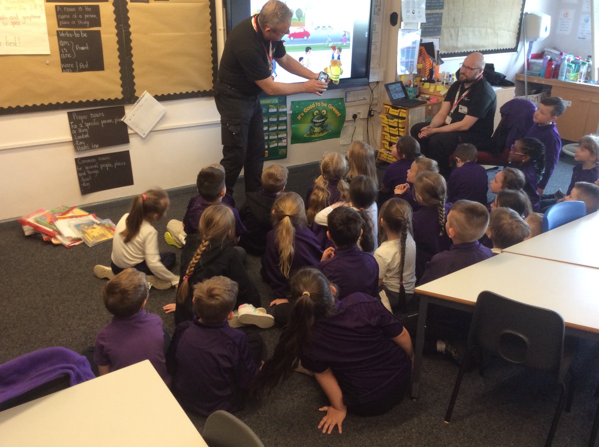HazelLeysAcad's tweet photo. Thank you to the NNC Safer Communities Team. @NNorthantsC @SaferCorby Year 2 enjoyed their ROAD SAFETY workshop with Beep Beep. We learnt how to cross the road safely, what the colours on traffic lights represent and how reflective clothing can help to protect us. #FutureCitizens https://t.co/6em0XzEnWP