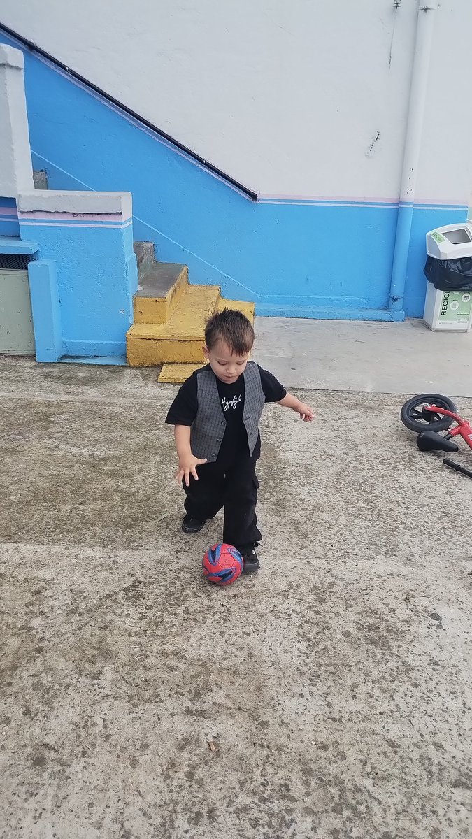 Él que se hizo viral ahora quiere incursionar en el futbol .
Ustedes ya saben de quién hablo 
IGGOR