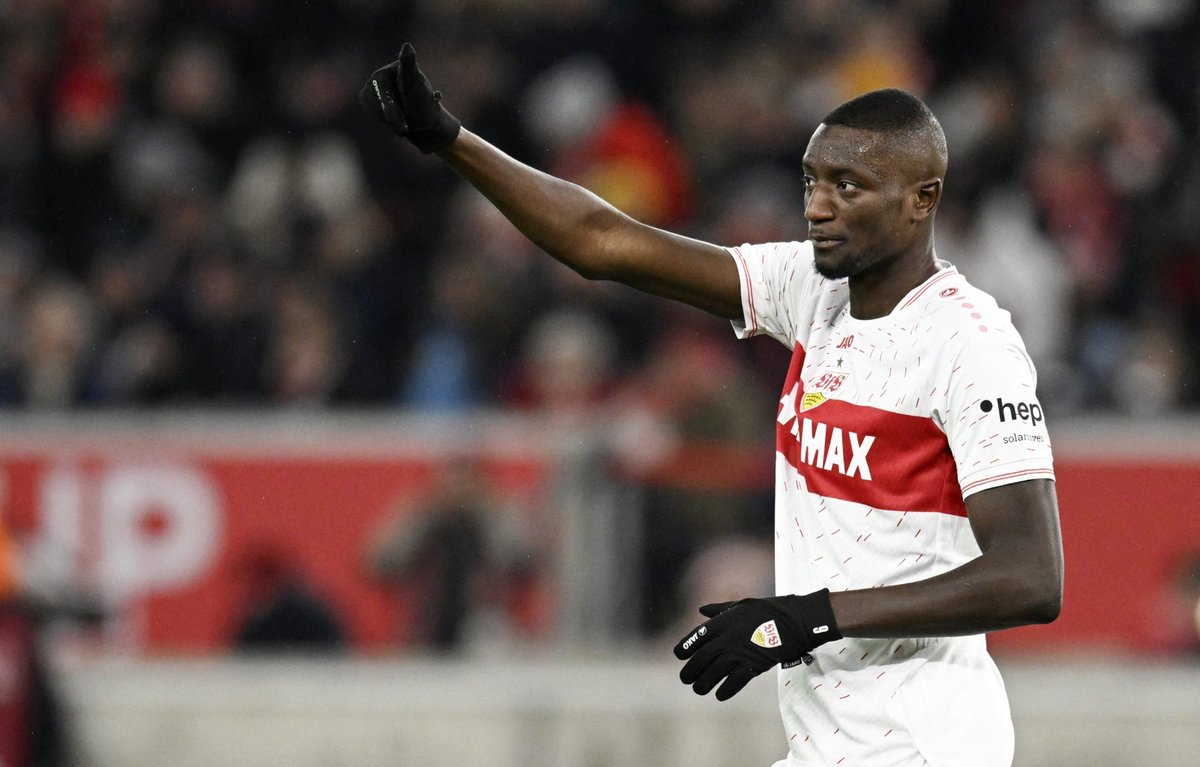 💣 #Vfb 🔴🇬🇳 Stuttgart's 28-year-old striker Serhou Guirassy wants to move to the Premier League in the summer transfer window. 🔝 AC Milan, Bayern Munich, Newcastle United, West Ham, Arsenal and Manchester United have all been linked with the Guinean striker.