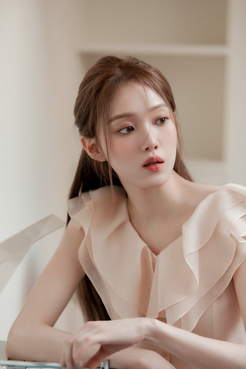 lee sung kyung 이성경 pics (@heybibleepics) on Twitter photo 