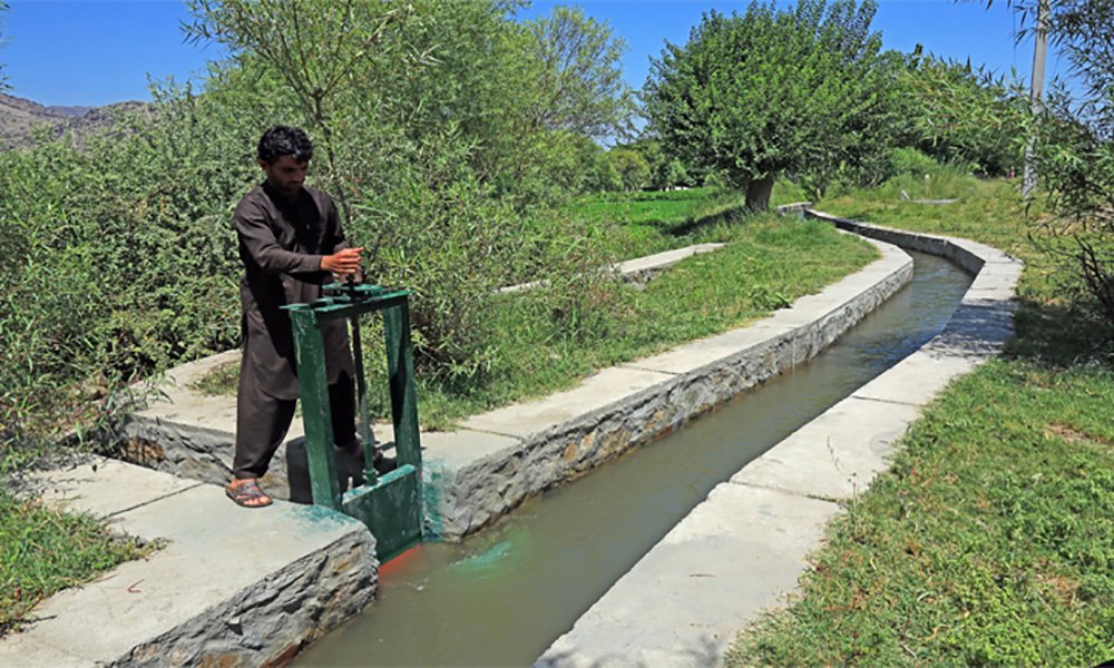 ملګرو ملتونو تېر کال په افغانستان کې د اوبو ۴۷۰ کیلومټره کانالونه جوړ کړل tinyurl.com/3ccemkw2 د خوړو نړيوال پروګرام ویلي، چې تېر کال يې په افغانستان کې د سيمه‌ييزو ټولنو پر همکارۍ د شاوخوا ٤٧٠ کيلومټرو پر اوږدوالي د اوبو کانالونه جوړ کړي دي. #ArianaNews #Afghanistan #WFP